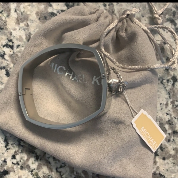 BRAND NEW MODERN SQUARE MICHAEL KORS BRACELET - Picture 3 of 7